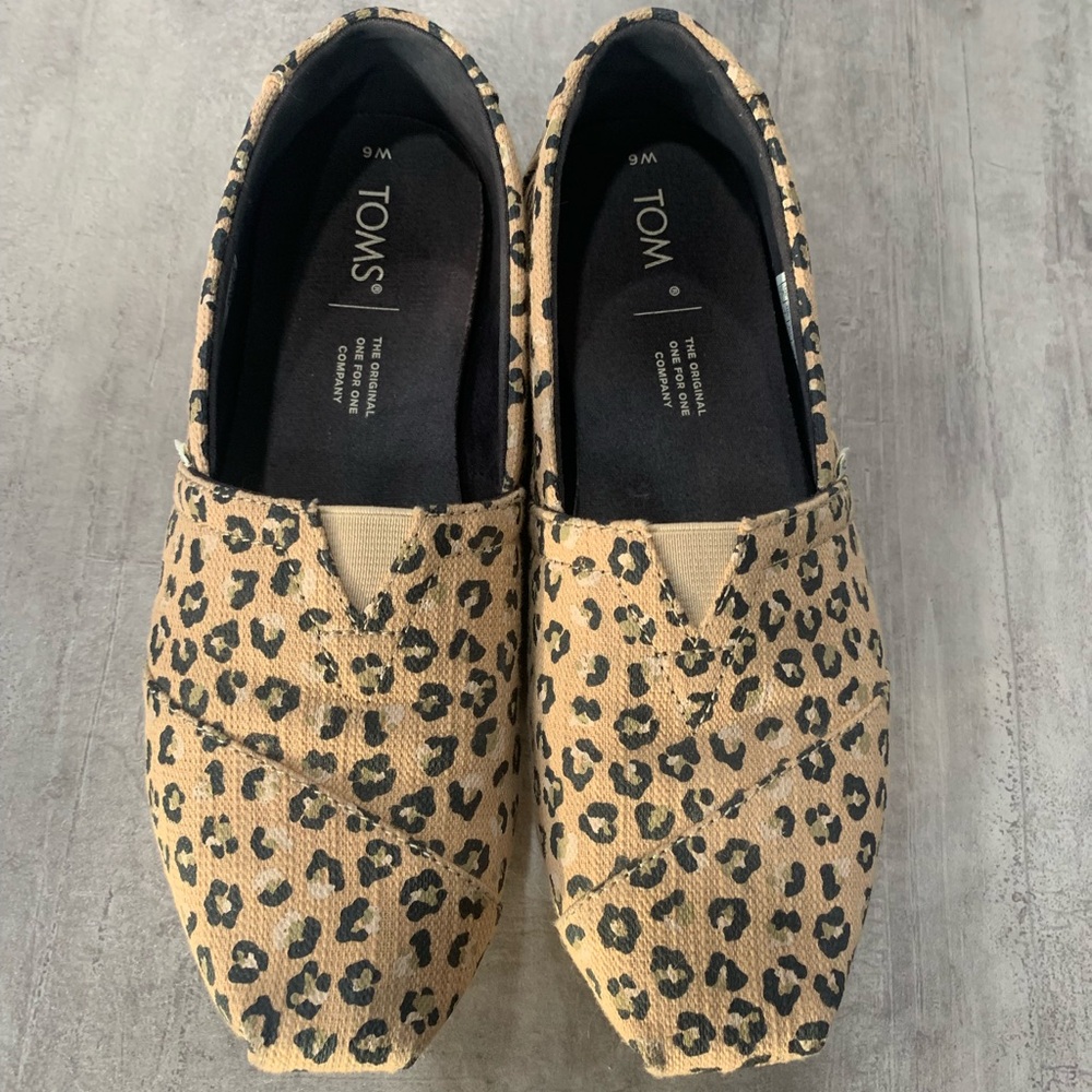 Toms ~cute cheetah~like new!